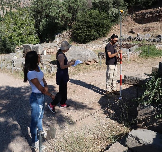 Fieldwork Course of 3D Digitalization with Conventional Photogrametry and Laser Scanners at the Archaeological Site of the Temple of Athena Pronaia.
